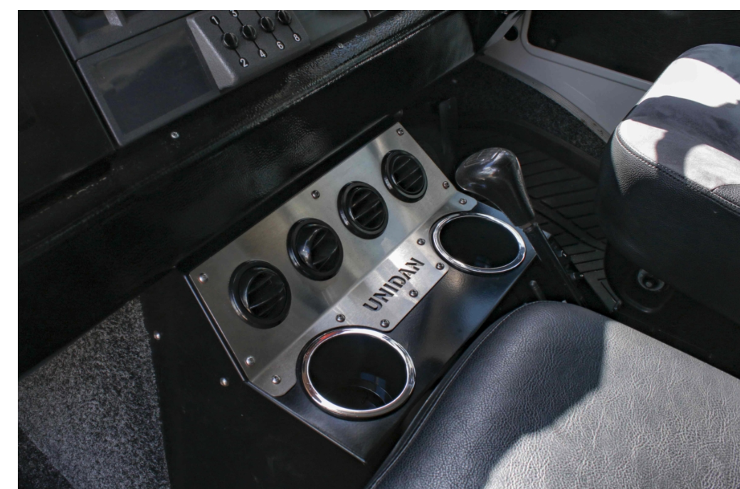 Unidan Airconditioning installed in engine hatch
